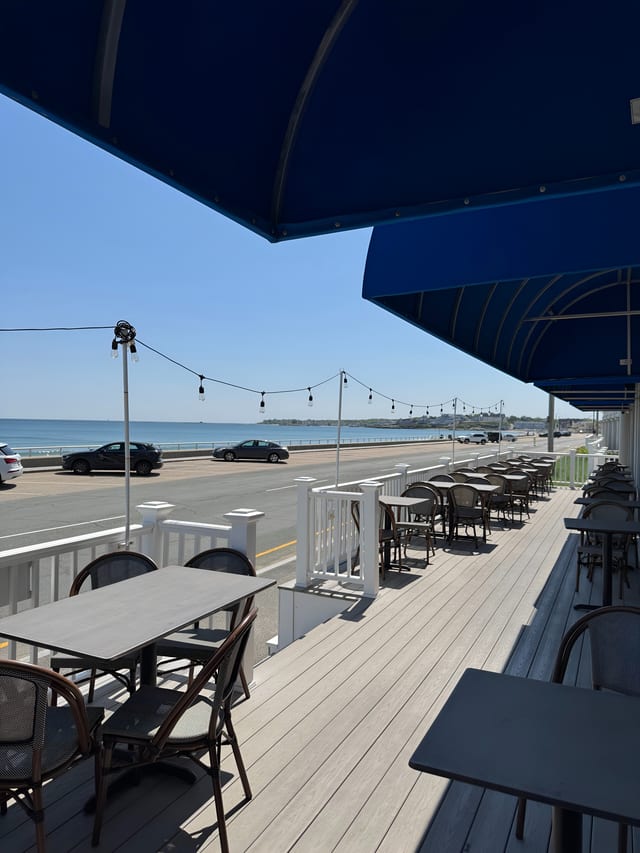 Indoor & Outdoor Seating Options